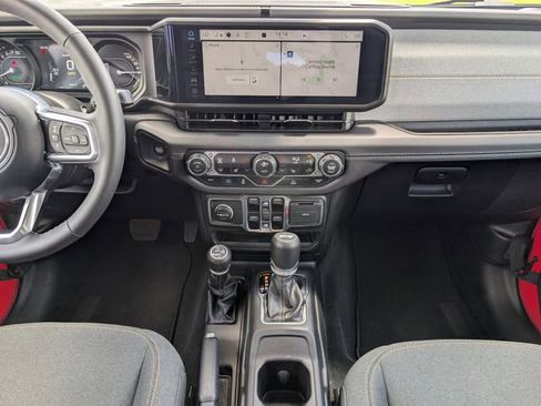 Used 2025 Jeep Wrangler Unlimited Sahara AWD/4WD image 7