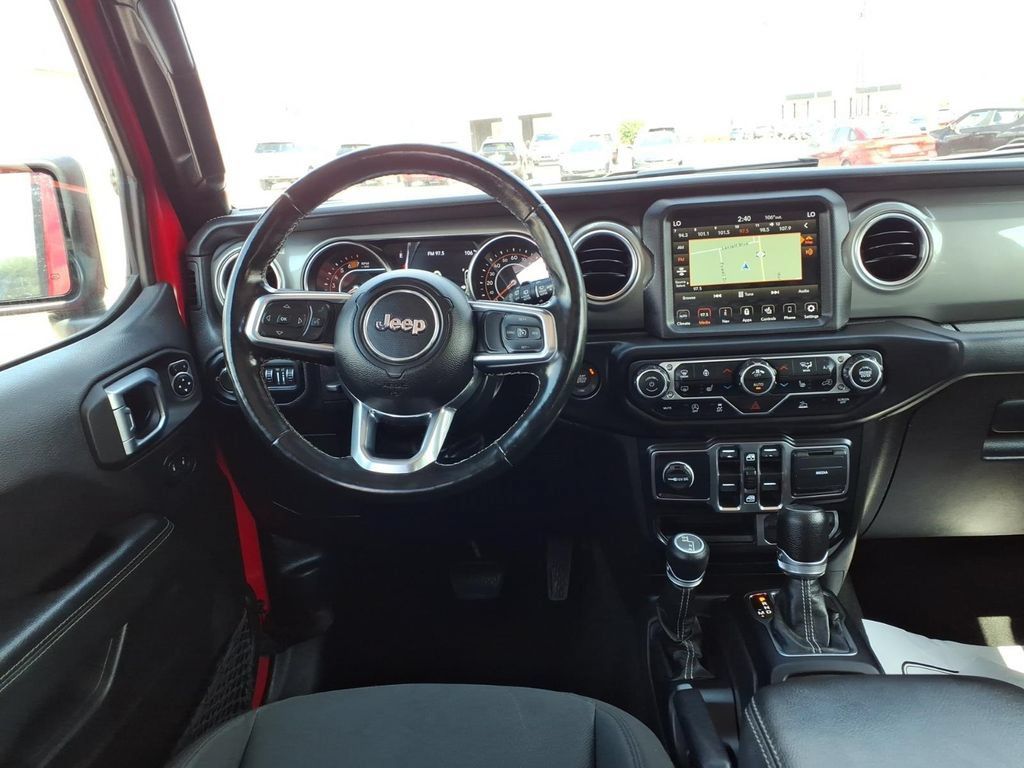 Used 2022 Jeep Wrangler Unlimited Sahara w/ Cold Weather Group AWD/4WD image 16