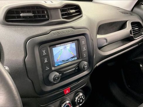 Used 2017 Jeep Renegade Altitude FWD image 27