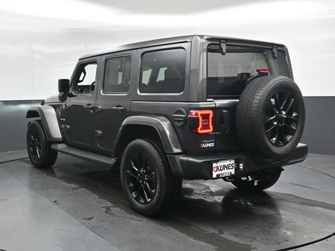 Used 2021 Jeep Wrangler Unlimited Sahara w/ Cold Weather Group AWD/4WD image 9