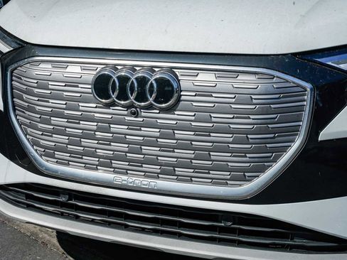 Used 2024 Audi Q4 e-tron Premium Plus image 8