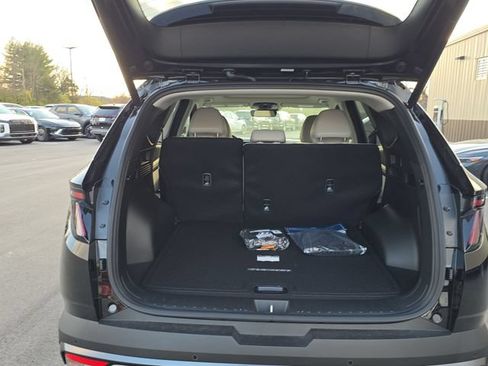 Used 2025 Hyundai Tucson Limited AWD/4WD image 23