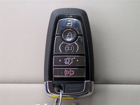 Used 2025 Lincoln Nautilus Reserve image 30