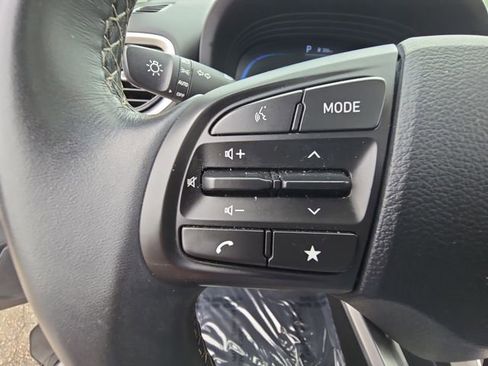 Used 2024 Hyundai Venue SEL image 17