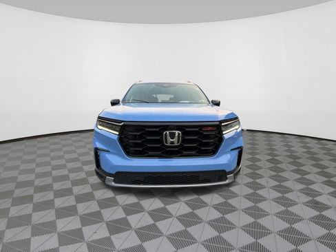 Used 2025 Honda Pilot TrailSport image 2