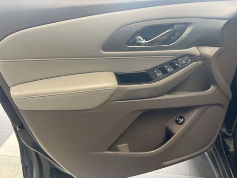 Used 2018 Chevrolet Traverse LT image 13