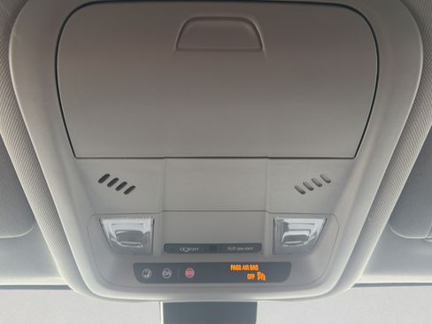 Used 2023 GMC Terrain SLE w/ Driver Convenience Package FWD image 20