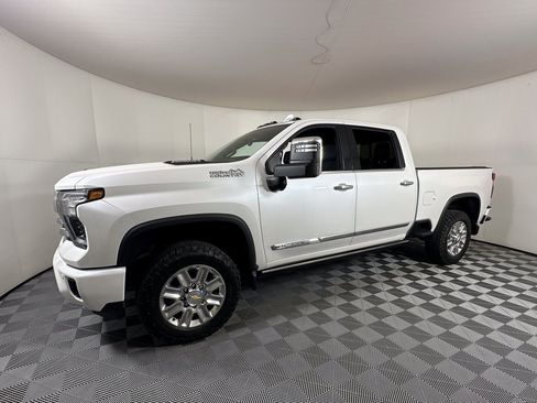 Used 2024 Chevrolet Silverado 3500 High Country w/ High Country Premium Package image 2