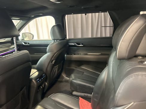 Used 2023 Hyundai Palisade Calligraphy image 19