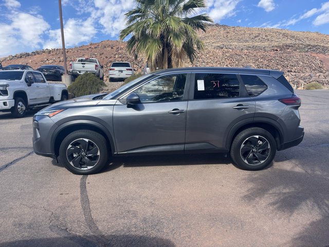Used 2024 Nissan Rogue SV AWD/4WD image 7