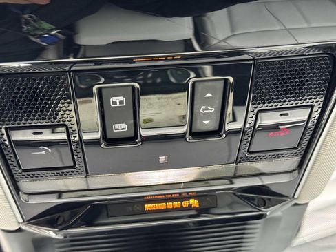 Used 2023 Land Rover Range Rover Sport SE image 23