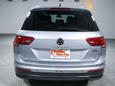 Used 2023 Volkswagen Tiguan SE FWD image 8