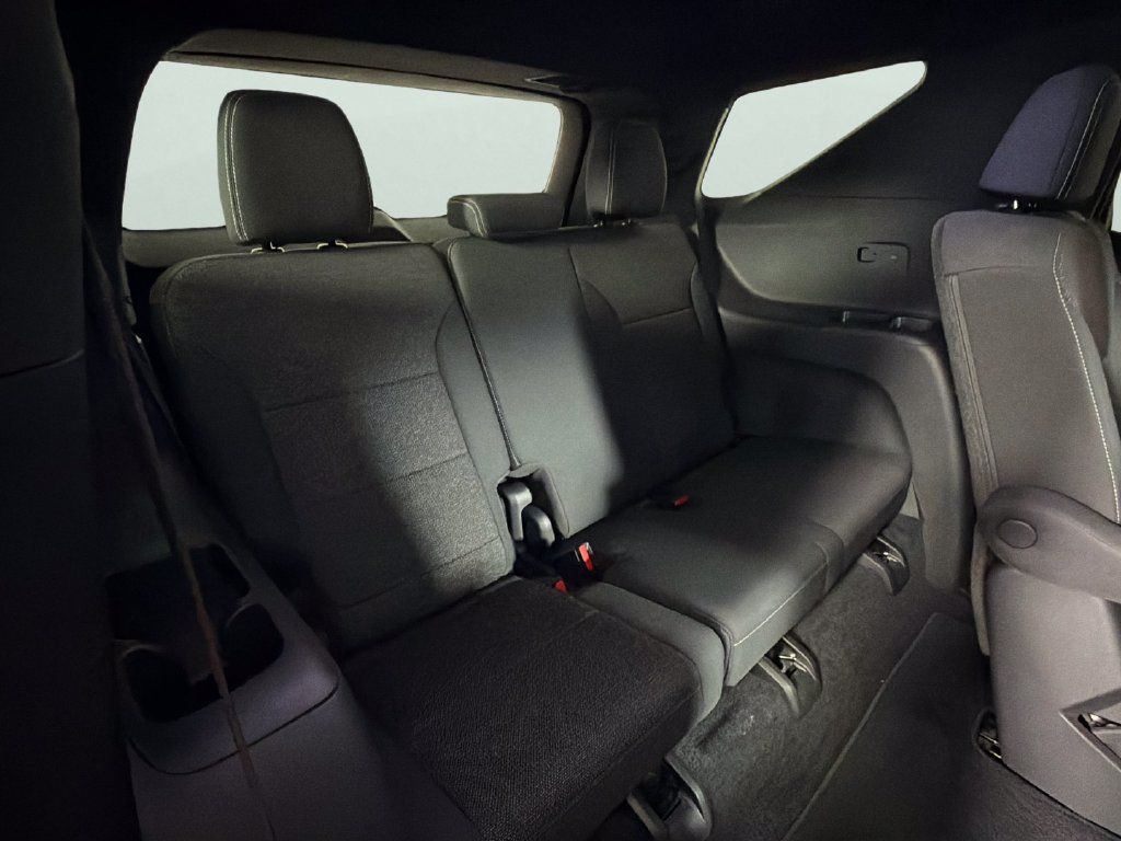 Used 2024 Chevrolet Traverse LT FWD image 30