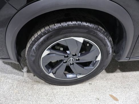 Used 2025 Nissan Rogue SV AWD/4WD image 10