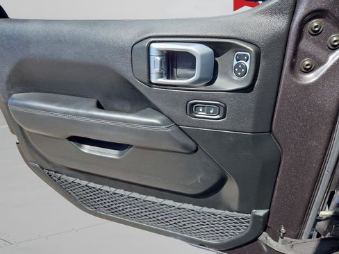 Used 2020 Jeep Wrangler Unlimited Sahara image 35