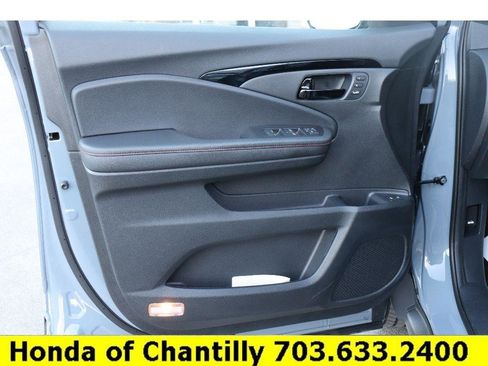 Used 2025 Honda Passport Black Edition image 22