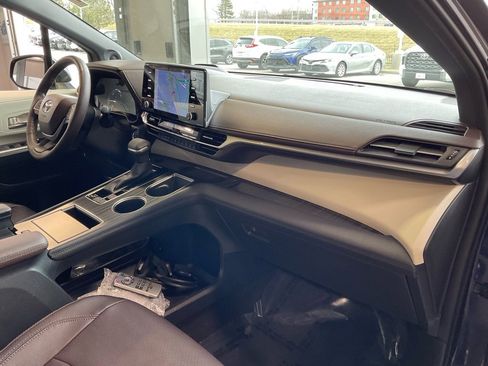 Certified 2022 Toyota Sienna Platinum w/ Protection Package (TMS) image 19