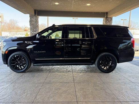 Used 2023 GMC Yukon XL SLT w/ SLT Luxury Package image 10