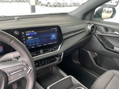 Used 2025 Chevrolet Equinox LT image 18