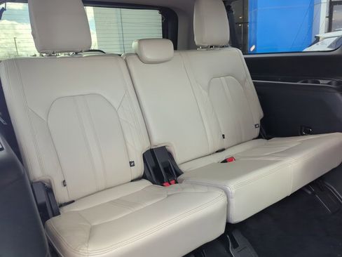 Used 2019 Ford Expedition Max Platinum image 38
