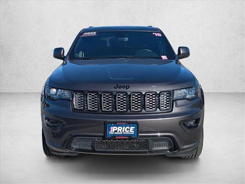 Used 2018 Jeep Grand Cherokee Altitude image 2