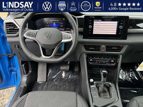 New 2025 Volkswagen Taos SE image 10