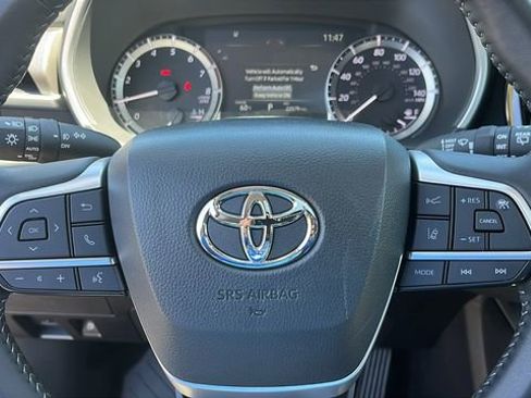 Certified 2025 Toyota Highlander XLE AWD/4WD image 11