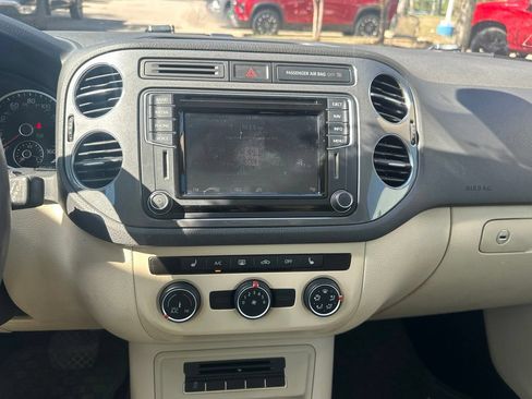 Used 2016 Volkswagen Tiguan SE FWD image 18