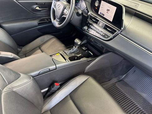 Used 2024 Lexus ES 300h w/ Premium Package FWD image 19