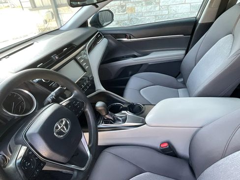 Used 2018 Toyota Camry LE image 19