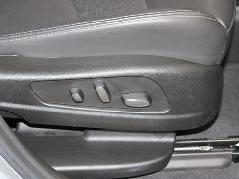 Used 2025 Cadillac XT6 Premium Luxury image 29