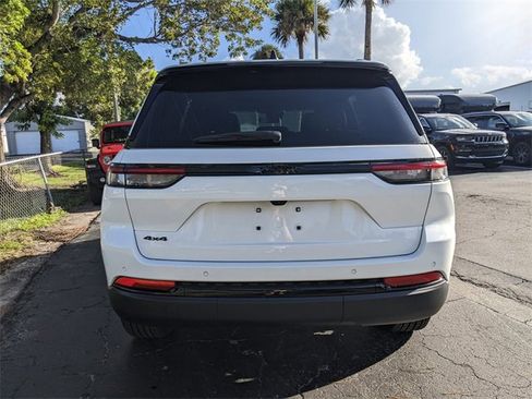 New 2025 Jeep Grand Cherokee Altitude image 5
