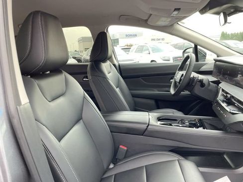 Used 2025 Nissan Murano SV AWD/4WD image 16