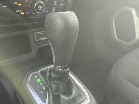 Used 2021 Jeep Renegade Latitude w/ Convenience Group FWD image 14