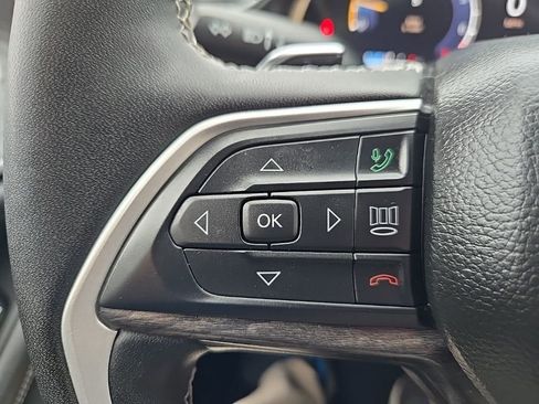 Used 2023 Jeep Grand Cherokee L Limited w/ Black Appearance Package image 14