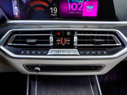 Used 2020 BMW X7 xDrive40i w/ M Sport Package AWD/4WD image 25