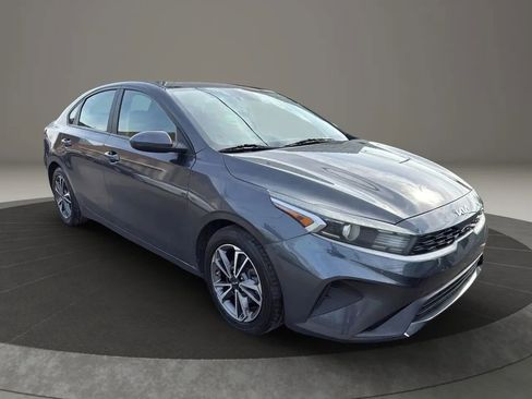 Used 2023 Kia Forte LXS image 3