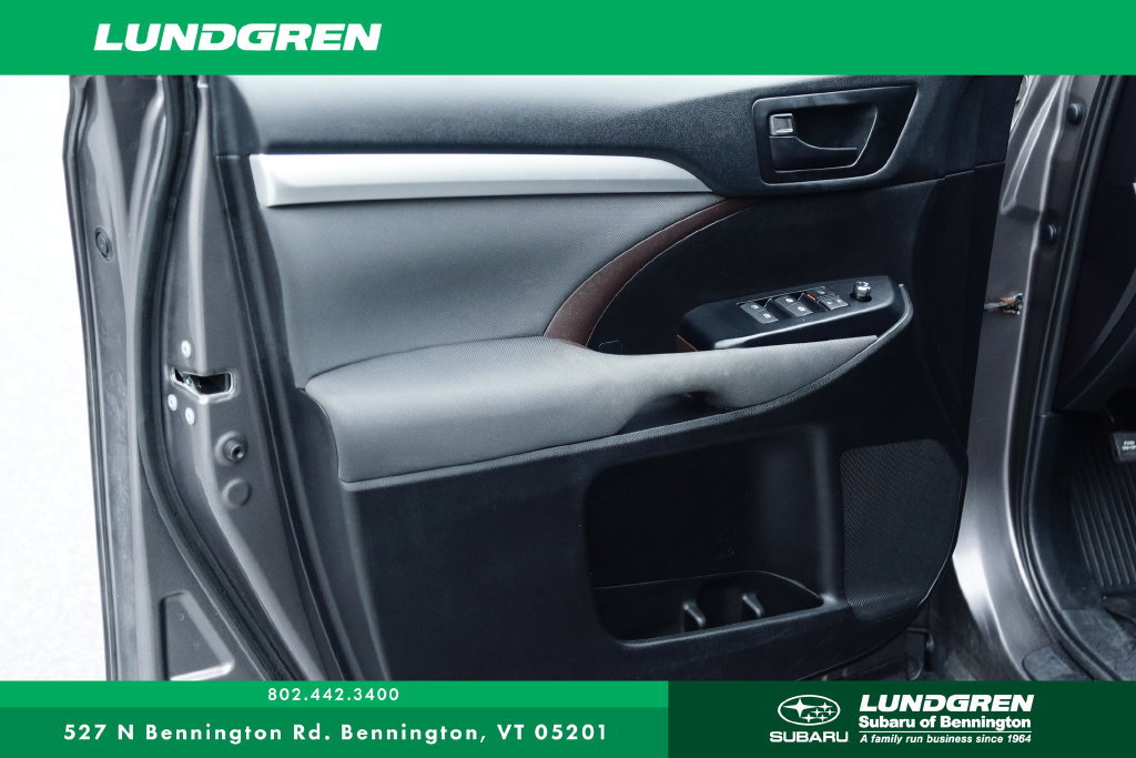 Used 2019 Toyota Highlander LE AWD/4WD image 11