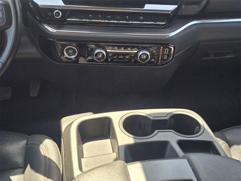 Used 2024 GMC Sierra 1500 SLT image 17