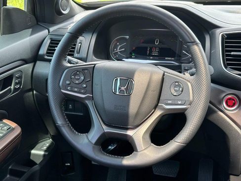 Used 2025 Honda Passport EX-L image 14