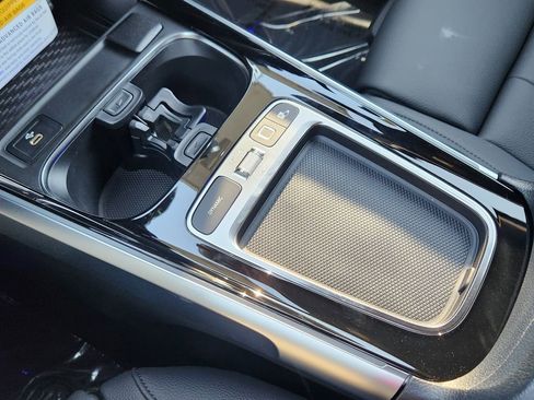 Used 2025 Mercedes-Benz GLB 250 4MATIC image 18