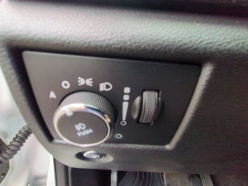 Used 2019 Jeep Grand Cherokee Laredo RWD image 11