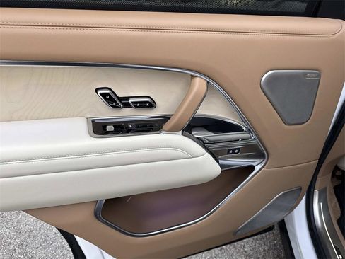 Used 2023 Land Rover Range Rover SV image 13