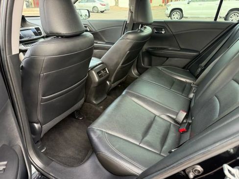 Used 2015 Honda Accord Touring image 11