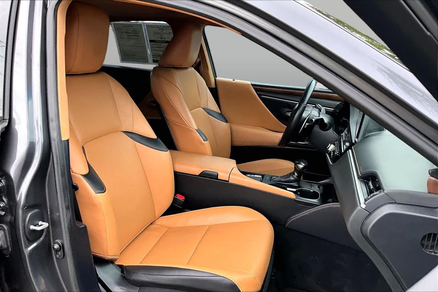 Used 2024 Lexus ES 350 w/ Premium Package FWD image 9