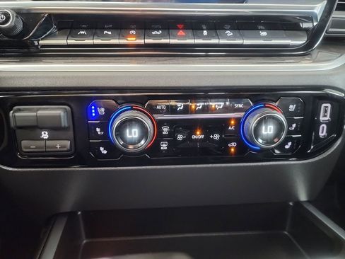 Used 2025 Chevrolet Silverado 1500 LTZ w/ LTZ Premium Package AWD/4WD image 29