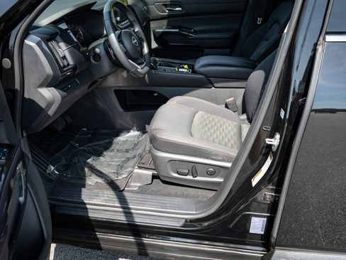 Used 2022 Nissan Pathfinder SV FWD image 17