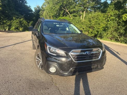Used 2018 Subaru Outback 3.6R Limited AWD/4WD image 24