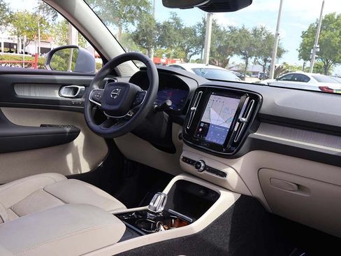 Used 2023 Volvo XC40 B5 Plus w/ Driver Assist Package AWD/4WD image 31