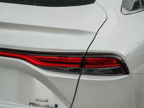Used 2023 Toyota Mirai w/ Advanced Technology Package RWD image 8